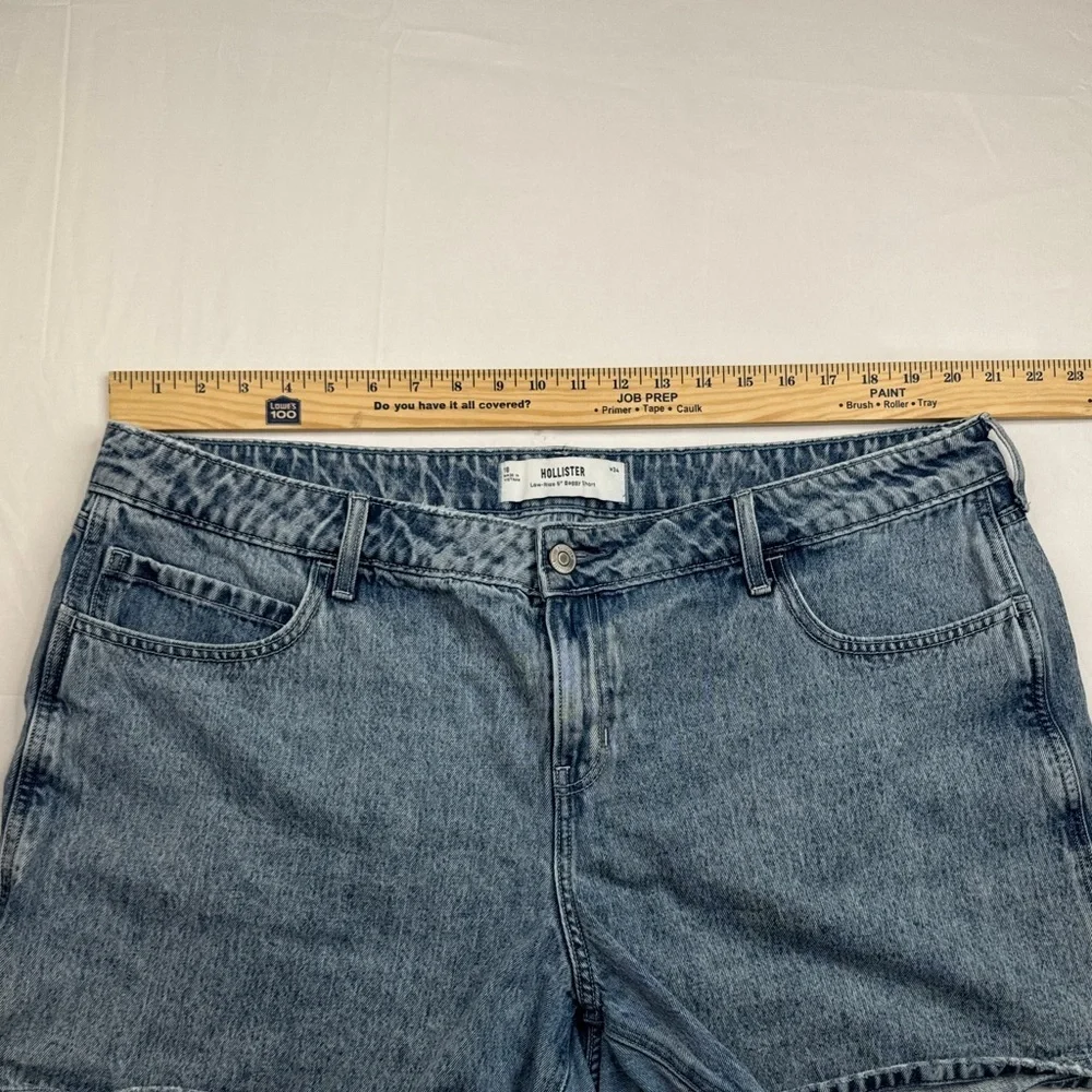 Hollister Classic Blue Denim Shorts size 18 or 34 low rise 5” baggy Jean short